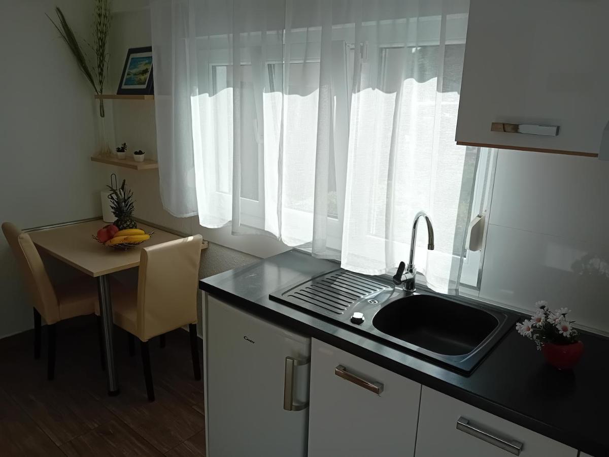 Apartment Nikol Pula Buitenkant foto